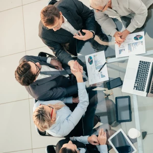 Czy można szkolić się z bhp online w niedzielę handlową?